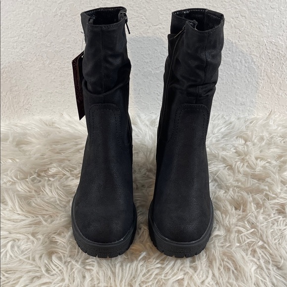 MUK LUKS Women's Riser Pop Boots Black Faux Fur Lining Memory Foam Insole 9 NEW - Picture 2 of 16